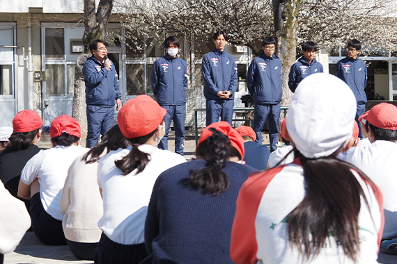 Ekiden (Road Relay) Club held an exchange class with Fuchu Municipal Yazaki Elementary School